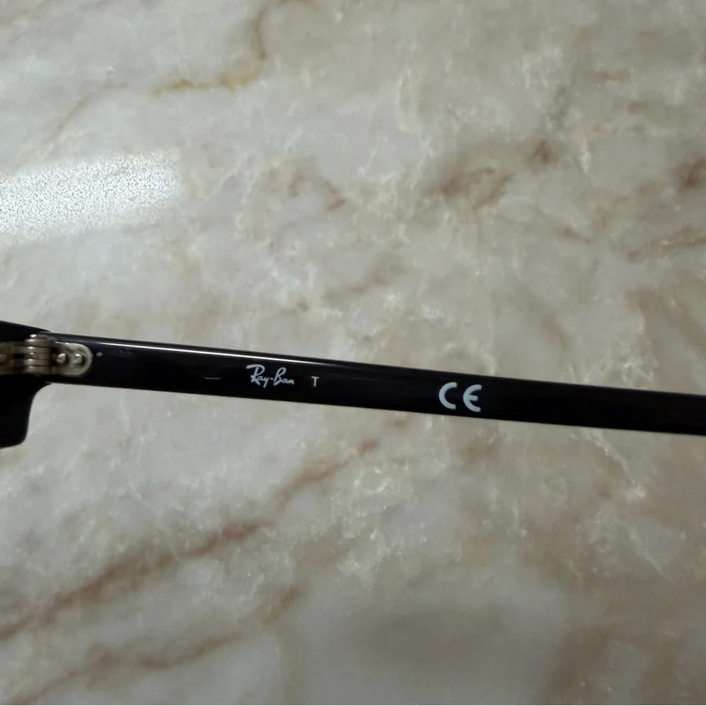 Ray-Ban classic oval